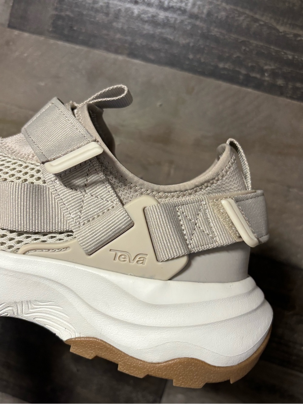 NWOT Teva Beige Outlander Water/hiking Sandal-Sneaker with Hook Strap 11 - Picture 7 of 9